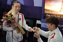 Jogadora de Badminton pedida em casamento após conquistar ouro 