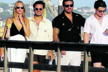 Margarida Corceiro dá nas vistas em Vilamoura com grupo de amigos famosos