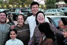 Tony Carreira foi recebido por muitos fãs, que quiseram tirar uma foto, à chegada ao recinto do evento 