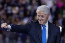 EUA investigam ligações de Epstein a Bill Clinton