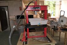 PJ desmantela laboratório de droga em Santa Maria da Feira