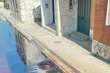 Tanque implode e liberta mais de 30 mil litros de vinha para a EN118 em Alpiarça