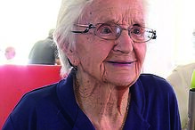 Luísa Carmona feliz nos seus invejáveis 102 anos