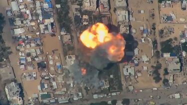 Momento em que ataque aéreo israelita mata líder militar do Hamas em Gaza
