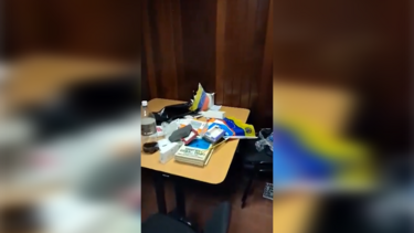 Grupo mascarado e armado rouba documentos na sede da oposição venezuelana após apelo a manifestações contra Maduro