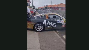 Rali da Madeira: o momento em que piloto perde o controlo do carro e atropela espectadores