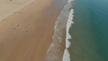 Desabamento de arriba interdita parcela de praia na Lourinhã