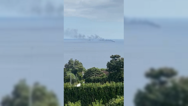 Embarcação arde na Ilha de São Miguel a nove quilómetros da costa