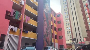 Mulher golpeada com vidros pelo companheiro em bairro de Lisboa 