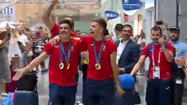 Heróis olímpicos Iúri Leitão e Rui Oliveira aclamados em apoteose no regresso a Portugal