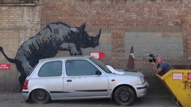 Banksy volta a surpreender com rinoceronte pintado em parede de Londres 