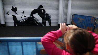 Nova obra de arte de Banksy chama a atenção em Londres 