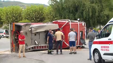 Cinco bombeiros feridos em capotamento de veículo de combate a incêndios em Peso da Régua