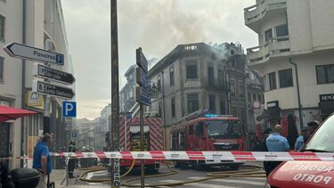 Incêndio em restaurante obriga a fechar várias ruas na baixa do Porto