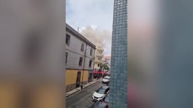 Incêndio em restaurante obriga a fechar várias ruas na baixa do Porto