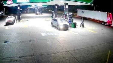 Imagens de videovigilância mostram ataque a tiro numa bomba de gasolina no México 