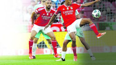 Arthur Cabral e Neres apontados à saída da Luz 