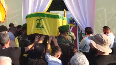 Disparos de metralhadora, dança e foguetes: A reportagem do CM sobre o funeral do Hezbollah 