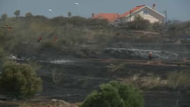 Incêndio em Oeiras praticamente dominado