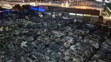 PJ investiga origem de incêndio que destruiu mais de 200 carros no Prior Velho em Lisboa
