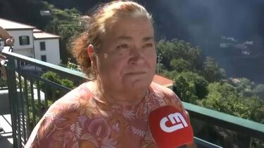 “Fiquei cheia de nervos, sozinha com o meu neto”: Moradora relata noite de aflição com fogo perto de casa na Madeira