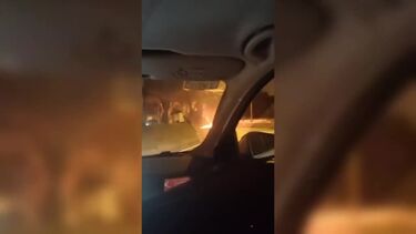 Carro destruído pelas chamas no Porto