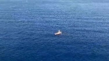 Um morto e seis desaparecidos em naufrágio de veleiro com 22 pessoas a bordo ao largo da Sicília