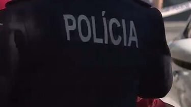 Homem fura pneus do carro da ex-namorada e faz espera com navalha em Lisboa
