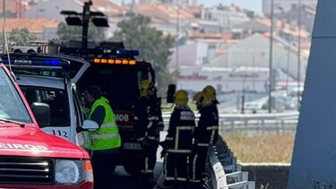 Mulher de 76 anos ferida em colisão que envolveu três carros em Aveiro