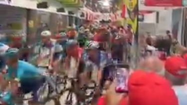 Sexta etapa da Volta a Espanha arranca dentro de... supermercado