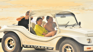 Primeiro-ministro faz férias de luxo no Brasil