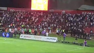 Desacatos e insultos após derrota com o AVS: Adeptos do V. Guimarães agastados com derrota