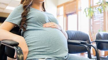 Regulador recebeu oito queixas sobre detentor da clínica que não viu malformação em feto