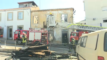 Incêndio destrói casa devoluta em Castelo Branco