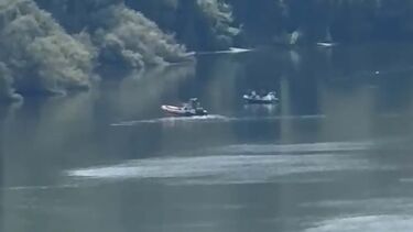 Vídeo mostra equipas de resgate no local onde caiu helicóptero no rio Douro 