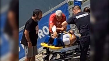 Há novas imagens do piloto de helicóptero acidentado no Douro a ser transportado para ambulância após resgate