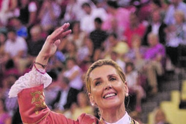 Ana Batista atua dia 8 