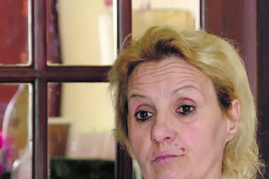 Sónia Carvalho ficou com sequelas devido a um acidente de trabalho e vive com o apoio de familiares e amigos 