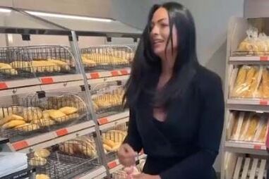Influencer deixa cuecas usadas na padaria de supermercado e revolta internautas