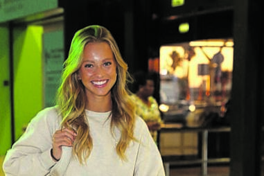 Margarida Corceiro antes de embarcar para Angola