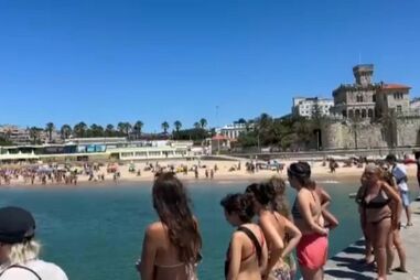 Banhistas obrigados a sair do mar devido a falso alarme para tubarão na praia do Tamariz