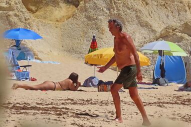 Júlio Magalhães, de 61 anos, na praia do Vila Joya