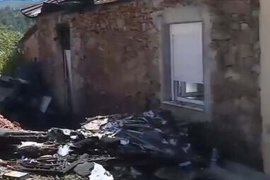 Incêndio destrói casa em Santa Maria da Feira