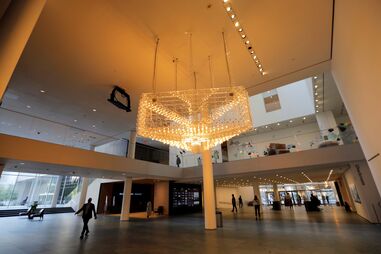 Átrio Marron no interior do Museu de Arte Moderna (MoMA) 