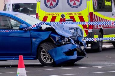 Três feridos em ataque com faca após colisão entre carros em Sydney
