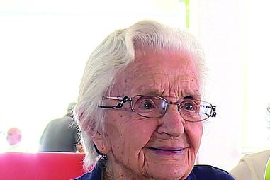 Luísa Carmona feliz nos seus invejáveis 102 anos