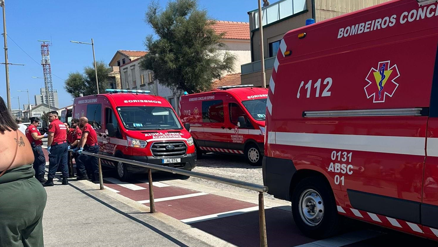 Ambulâncias em serviço.