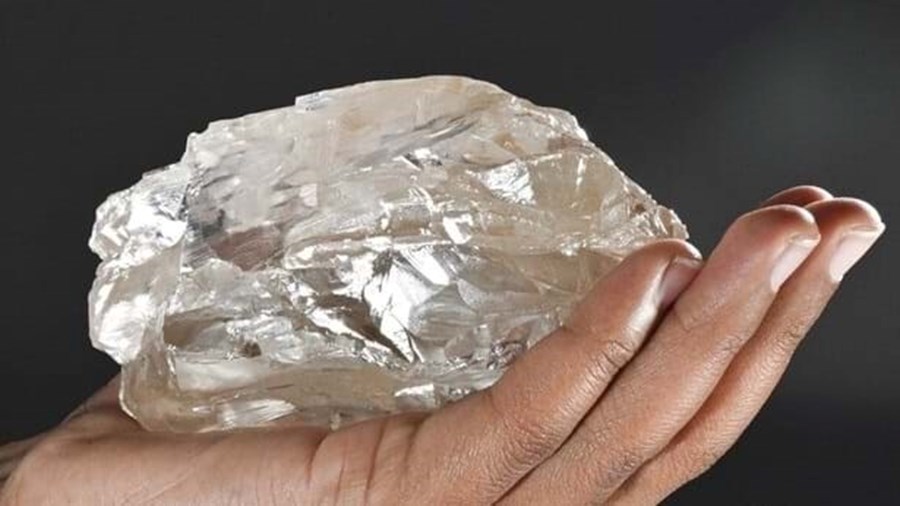 Diamante com tamanho excecional de 2.492 quilates encontrado no Botsuana