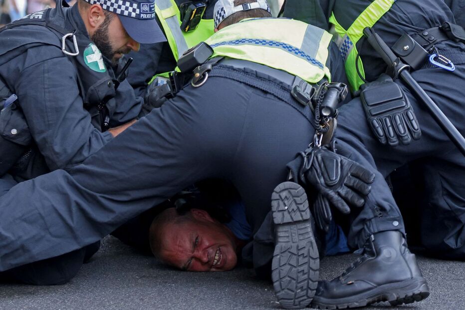 Mais de 100 detidos em Londres após ataque à faca que vitimou três meninas em Southport