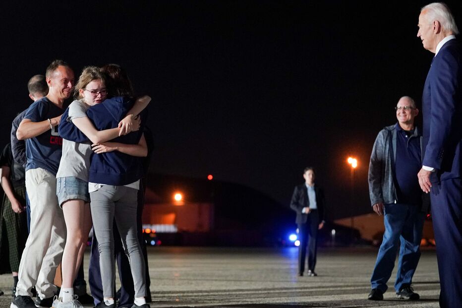 Chegam aos Estados Unidos presos libertados no âmbito de troca com Rússia